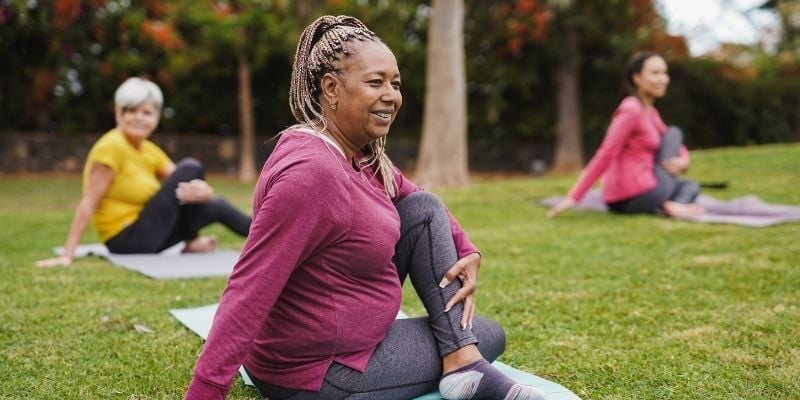 Medewerker sport buiten doormiddel van bedrijfsfitness