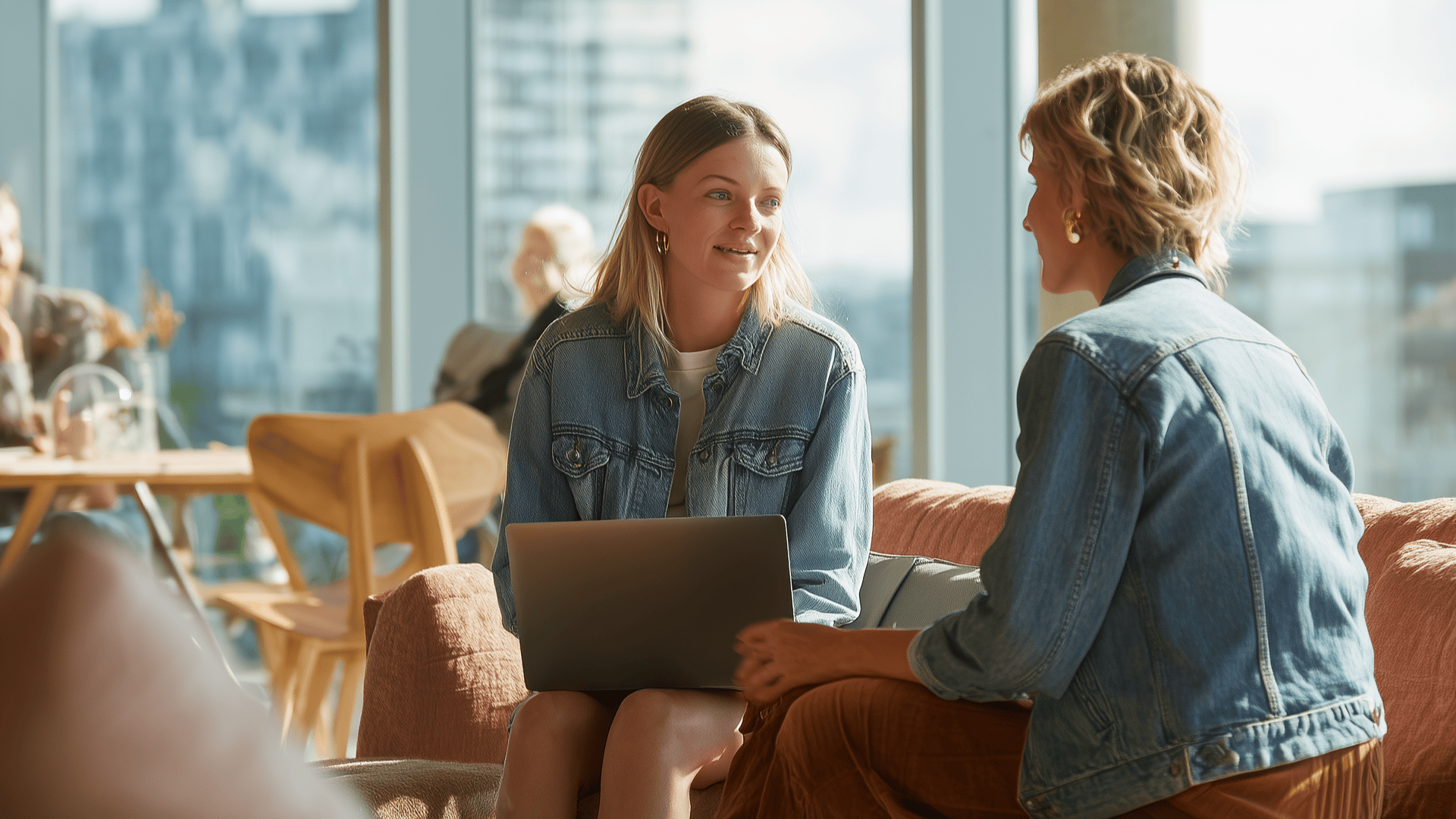fiscfree_two_diverse_coworkers_in_their_30s_having_a_chat