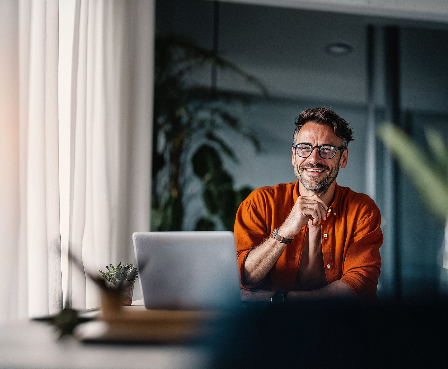 Lachende man_Flexibele_benefits_FiscFree