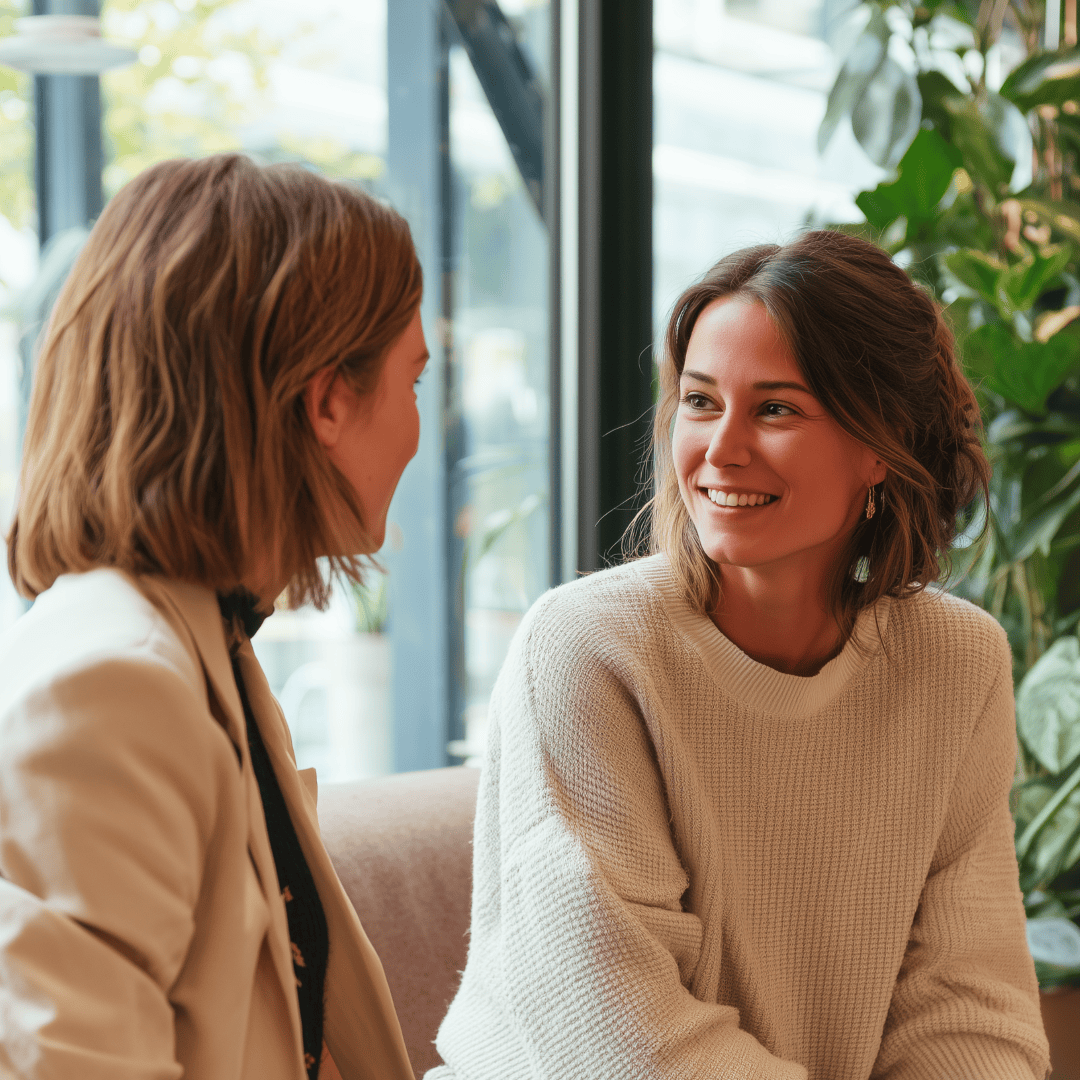 fiscfree_two_female_coworkers_in_their_30s_having_a_chat01_1080x1080